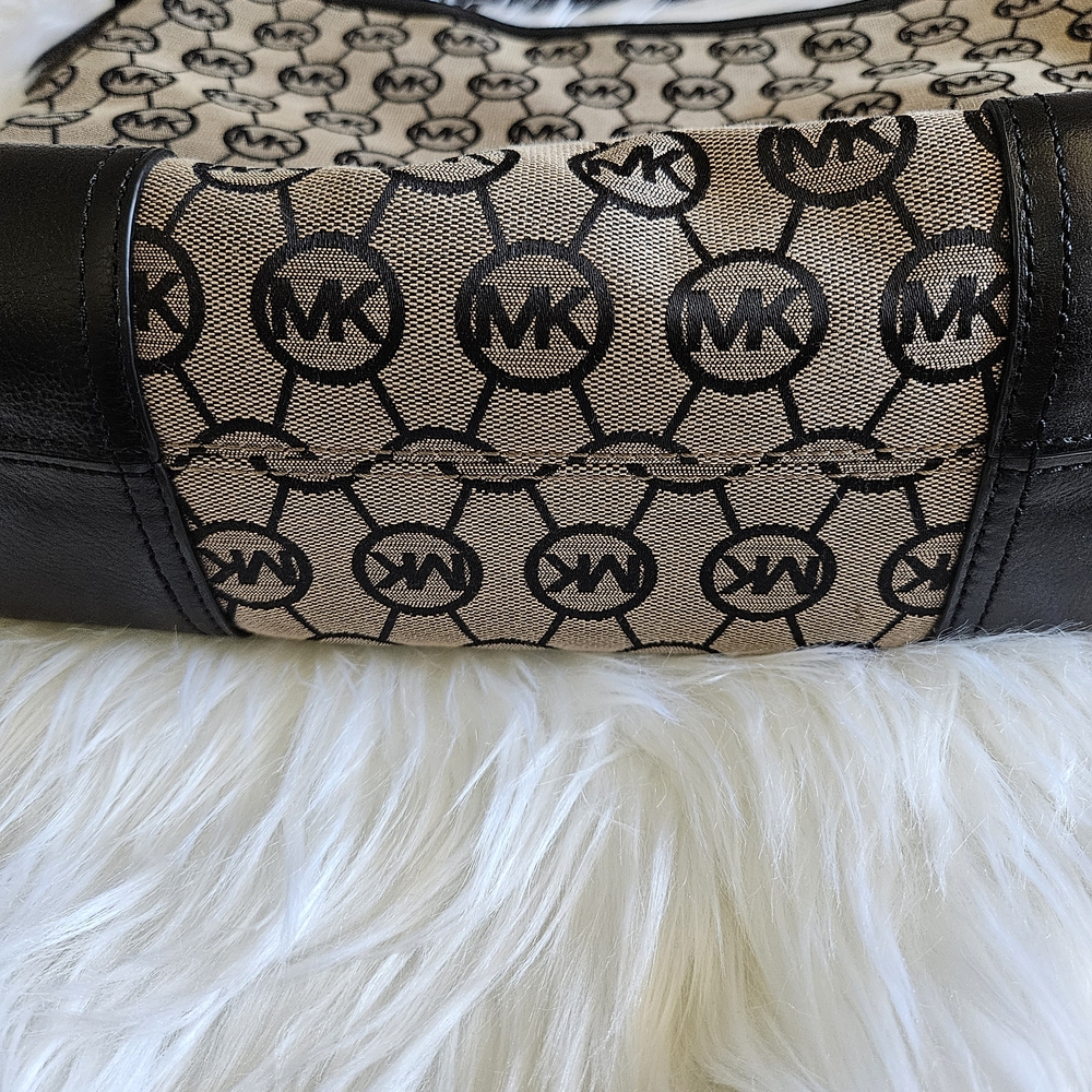 Michael Kors Signature Shoulder Bag – Black & Beige MK Logo – Good Condition - Picture 7 of 11